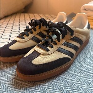 Adidas Men's Black and Tan Sneakers
